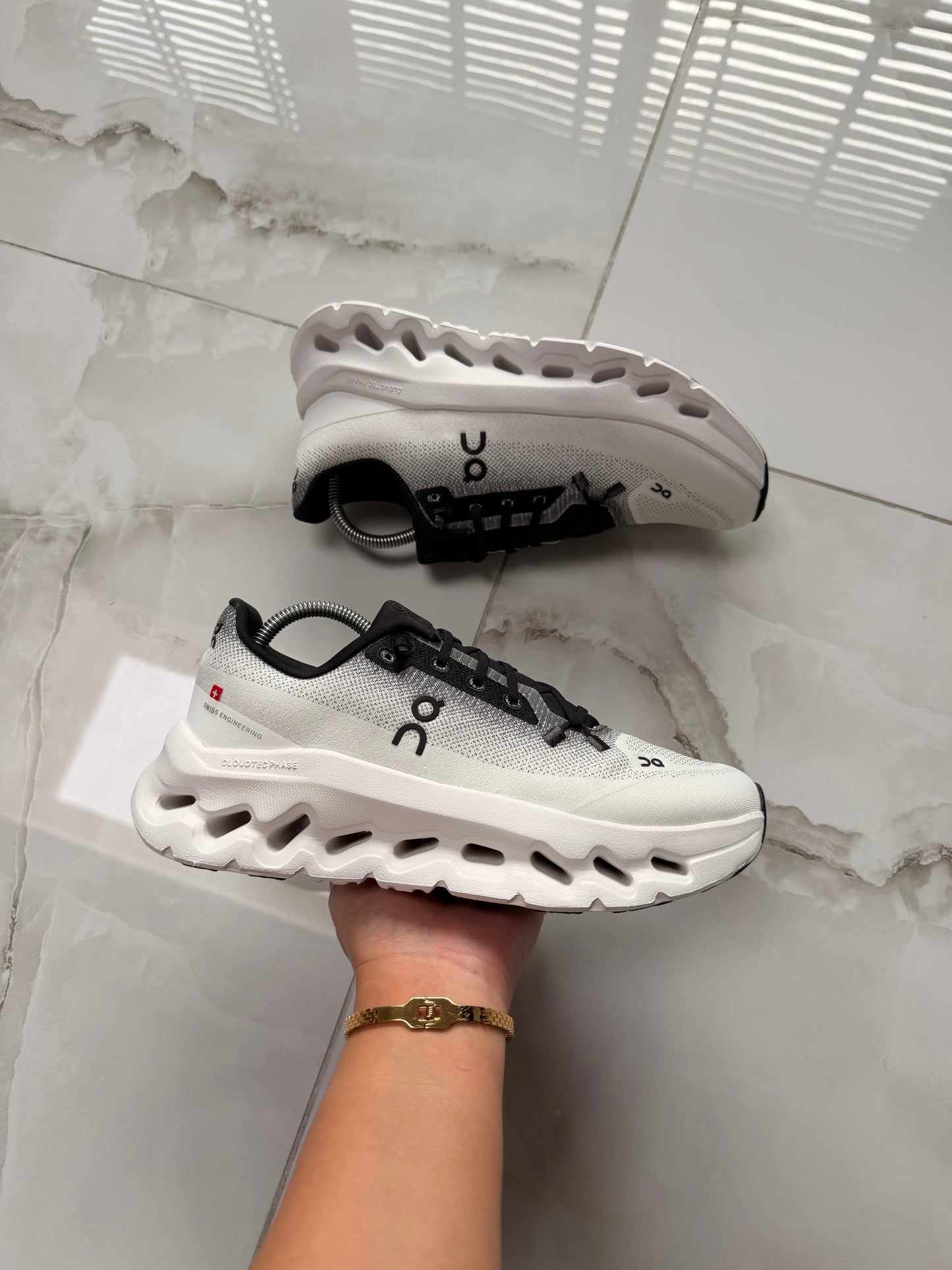 ON Cloudtilt Ivory Black